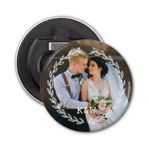 Runder Vintager Rahmen Mit Monogramm Flaschenöffner