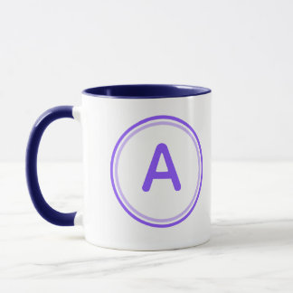 Rundes Buchstabenalphabet Lila Kreis Design Tasse