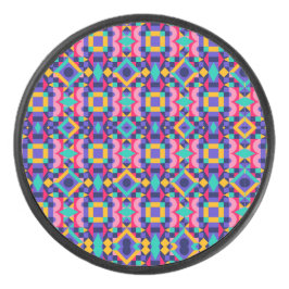 Rundes Objekt mit einem lebendigen geometrischen M Eishockey Puck