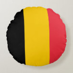 Rundkopfkissen mit Flagge Belgiens Rundes Kissen<br><div class="desc">Fügen Sie Ihrer Wohngestaltung einen farbenfrohen Pop mit unserem exklusiven Rundkissen mit der Flagge Belgiens hinzu! Dieses Rundkissen ist mit viel Liebe zum Detail gestaltet und nicht nur ein dekorativer Gegenstand, sondern ein Fest der reichen Kultur und des kulturellen Erbes Belgiens. Das lebendige Design zeigt die ikonische belgische Flagge und...</div>