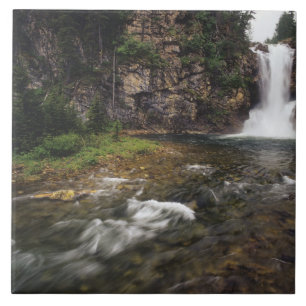 Running Eagle Falls auch bekannt als Trick Falls i Fliese