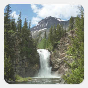 Running Eagle Falls im Glacier-Nationalpark Quadratischer Aufkleber