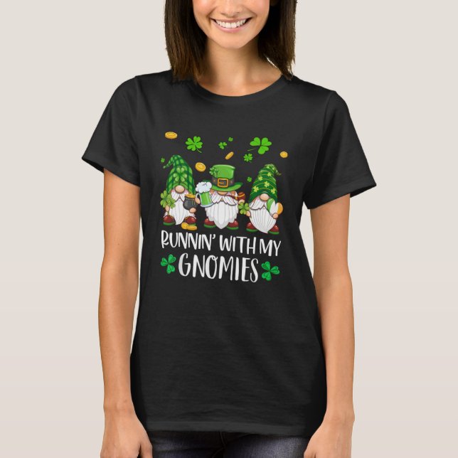 Running With My Gnomies St Patrick Day Shamrock Gn T-Shirt (Vorderseite)