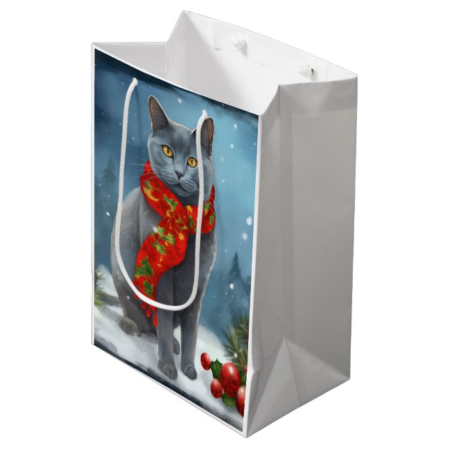 Russische Blaue Katze im Schnee Weihnachten Mittlere Geschenktüte (Vorderseite Schrägansicht)