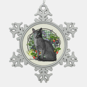 Russische blaue Katze mit Beeren Schneeflocken Zinn-Ornament