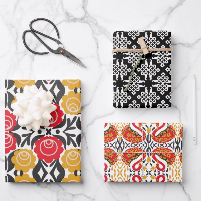 Russische Folklorerote Blume und Geflügel, geometr Geschenkpapier Set (Vorderseite)