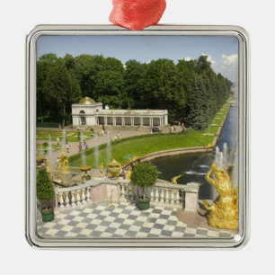 Russland. Petrodvorets. Peterhof-Palast. Peter der Ornament Aus Metall