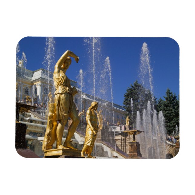 Russland, St. Petersburg, Goldene Statuen in der Magnet (Horizontal)