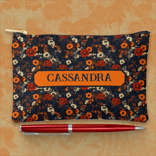 Rust and Orange on Blue Ditsy Country Floral Zubehörtasche (Von Creator hochgeladen)