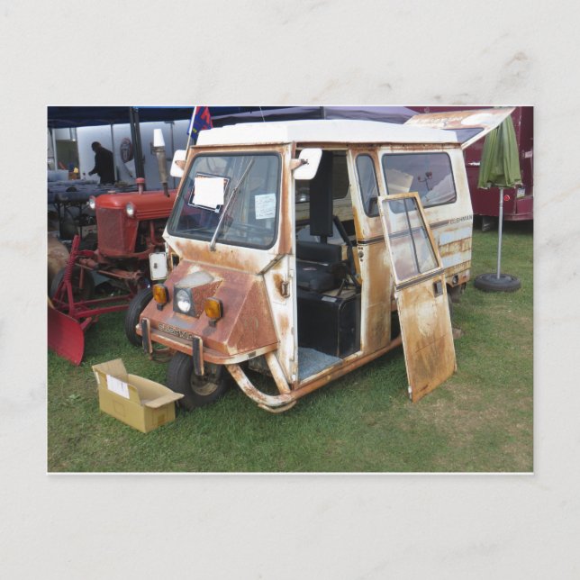 Rusted Enclosure Scooter Postkarte (Vorderseite)
