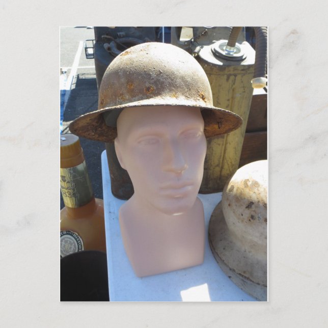 Rusted Helmet Postkarte (Vorderseite)