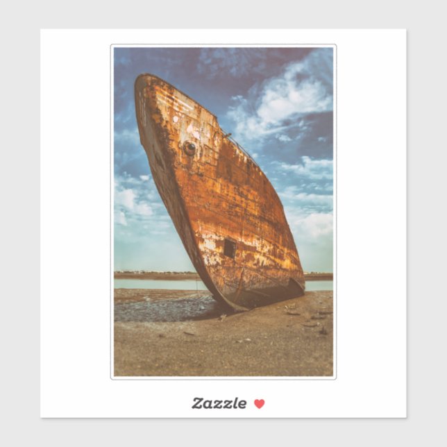 Rusted Shipwreck an einem Strand gelegen oder gest Aufkleber (Blatt)