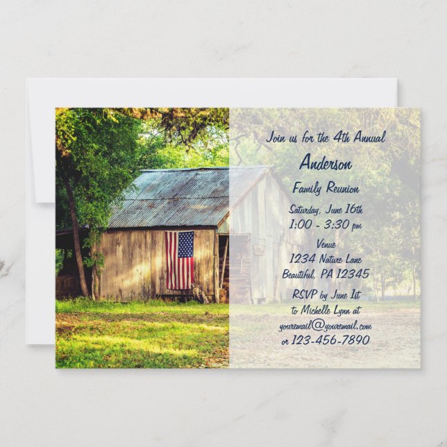 Rustic Barn American Flag Family Wiedersehen laden Einladung (Vorderseite)