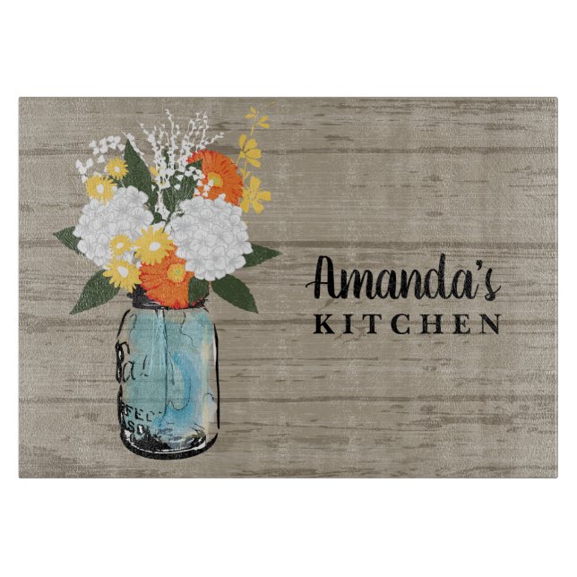 Rustic Barn Hydrangea Floral Mason Jar Monogram Schneidebrett (Vorderseite)