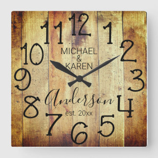 Rustic Barn Wood Farmhouse Custom Family Name Quadratische Wanduhr