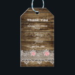 Rustic Barn Wood & Lace Vielen Dank Geschenkanhänger<br><div class="desc">Ich hoffe,  Sie genießen diese großartige Hochzeit Dankeschön Ihnen Geschenke Tags mit diesem rustikalen Barnholz,  Weiße Spitzen und weich rosa Rosen darauf. Sie können ALLE PERSÖNLICHEN INFORMATIONEN auf der Geschenkmarke ändern,  um Ihren Bedürfnissen gerecht zu werden. Genießen Sie https://www.zazzle.com/store/artzdizigns</div>