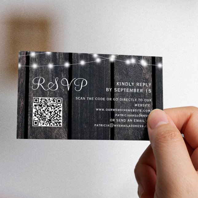 Rustic barn wood string lights wedding QR RSVP Begleitkarte (Von Creator hochgeladen)