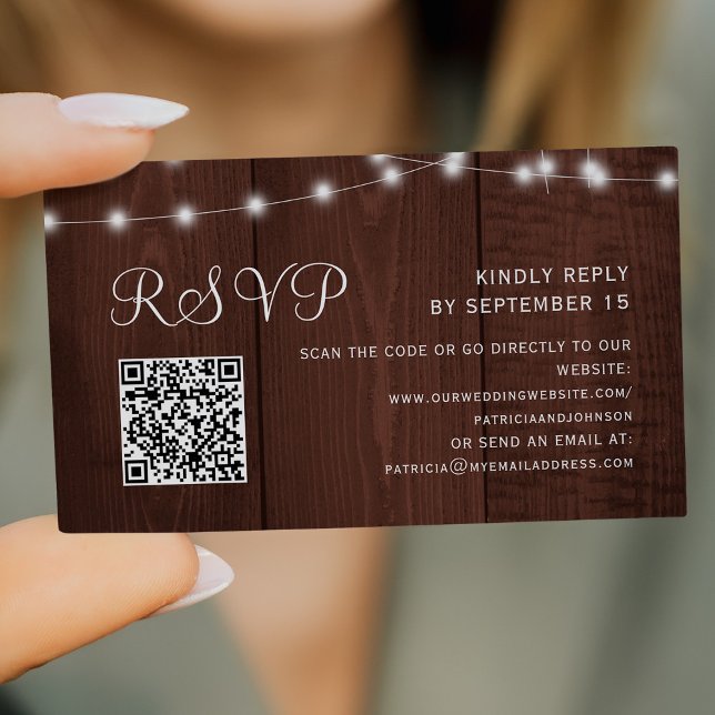 Rustic barn wood string lights wedding QR RSVP Begleitkarte (Von Creator hochgeladen)