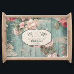Rustic Blue mit Florals Mr. und Mrs. Wedding Gift Serviertablett<br><div class="desc">Feiern Sie die Neuvermählten mit diesem charmanten rustikalen blauen Holz mit Florals Mr. und Mrs. Wedding Serviertablett! Dieses Serviertablett vereint rustikalen Charme und Eleganz und zeichnet sich durch ein wunderschönes blaues Holzdesign aus, das mit zarten, rosafarbenen Blume geschmückt ist. Personalisieren Sie sich einfach mit ihren Namen und etablierten Jahr. Es...</div>
