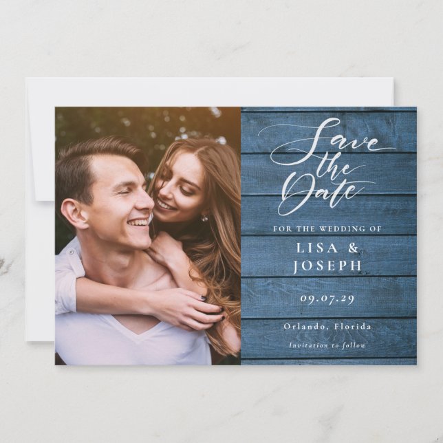 Rustic Blue Wood Elegantes Script Foto Hochzeit Save The Date (Vorderseite)
