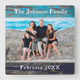 Rustic Blue Wood Frame Family Name Photo Quadratische Wanduhr