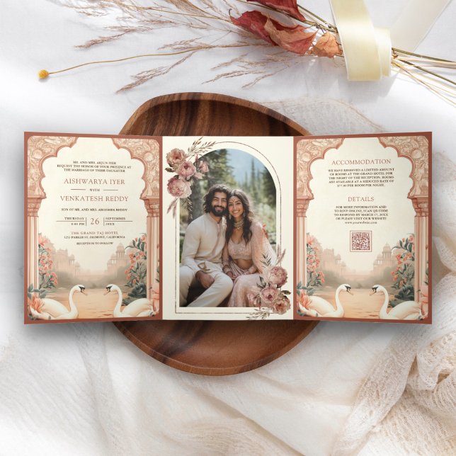 Rustic Boho Earthy Floral Indian Swan Wedding Dreifach Gefaltete Einladung (Von Creator hochgeladen)