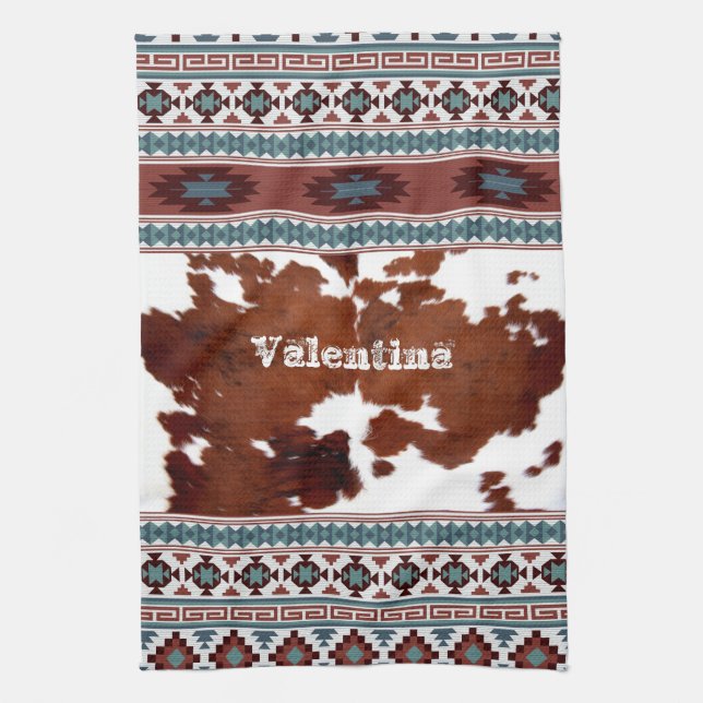 Rustic Boho Western Cowhide Name Geschirrtuch (Vertikal)