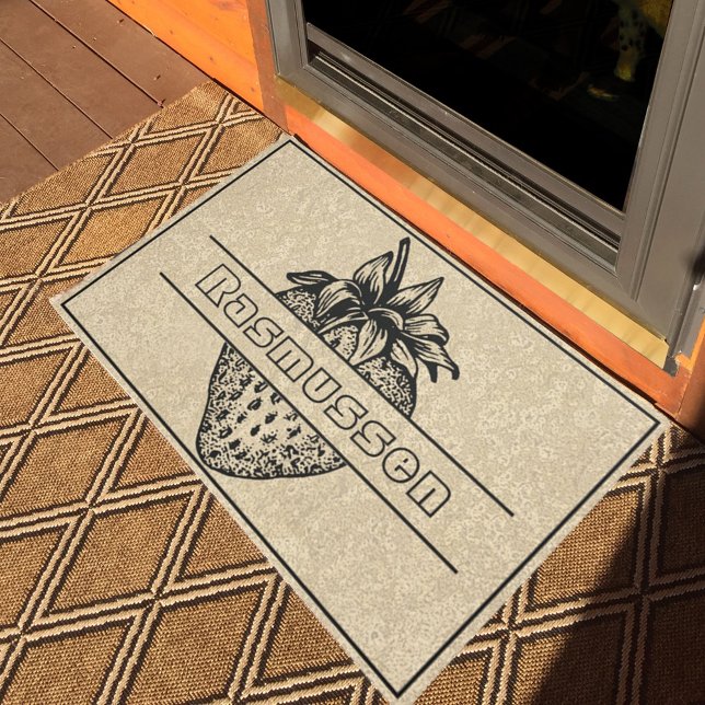 Rustic Brown Black Strawberry Individuelle Name Wi Fußmatte (Von Creator hochgeladen)