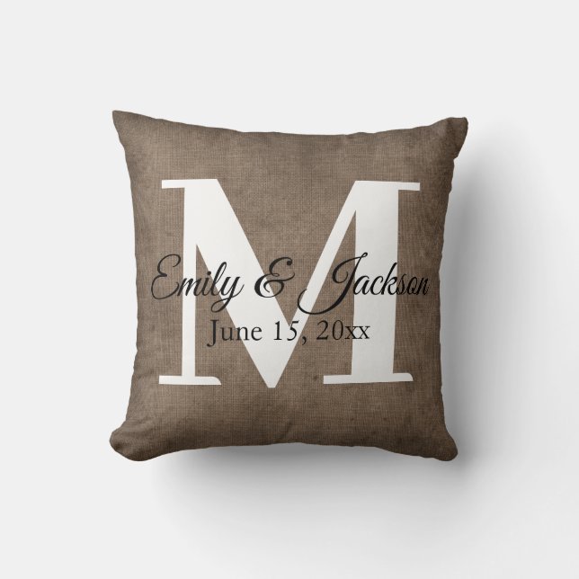 Rustic Brown Linen Monogram Familienname Wedding Kissen (Vorderseite)