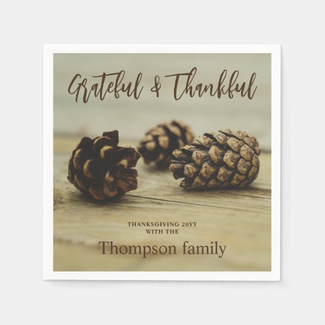 Rustic Brown Pinecones Custom Name Thanksgiving Serviette (Vorderseite)