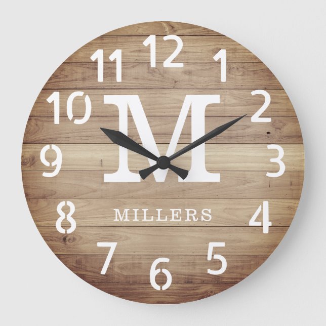 Rustic Brown Wood Family Name Monogram Farmhouse Große Wanduhr (Vorderseite)