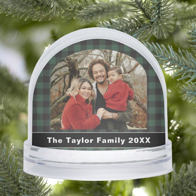 Rustic Buffalo Green and Black Plaid Family Photo Schneekugeln (Rustic Buffalo Green and Black Plaid Family Photo Snow Globe)