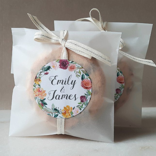 Rustic Burgundy Blumenkraut-Monogramm Runder Aufkleber (Von Creator hochgeladen)