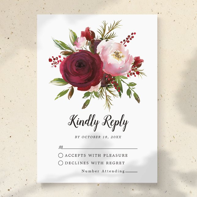 Rustic Burgundy Blush Floral Monogram Wedding RSVP Karte (Von Creator hochgeladen)