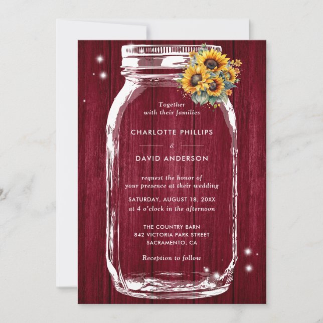 Rustic Burgundy Wood Sonnenblume Mason Jar Wedding Einladung (Vorderseite)