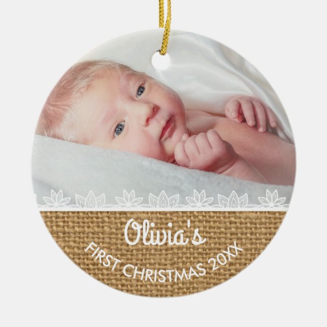 Rustic Burlap Baby's Erstes Weihnachten Keramikornament (Vorne)