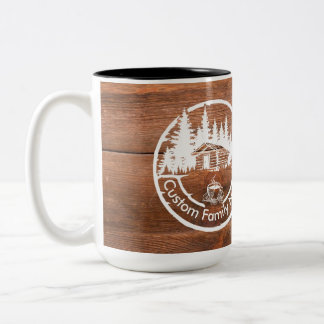 Rustic Cottage Cabin Barn | Custom Family Name Zweifarbige Tasse