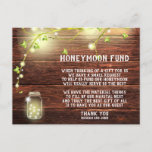 Rustic Country Mason String Lights Honeymoon Fund Postkarte<br><div class="desc">Rustikales Land Hochzeit Holz Maurer Glas Reihe von Lichter Baum Zweig mit grünen Blätter Honeymoon Fund Karte. Die leuchtende Lichterkette beleuchtet die grünen Blätter mit einem schönen rustikalen dunkelbraunen Holz. Dieses rustikale Hochzeitsdesign ist anpassbar und perfekt für Ihre wunderschöne Hochzeit im Freien. Sie können sich anpassen, indem Sie den Text...</div>