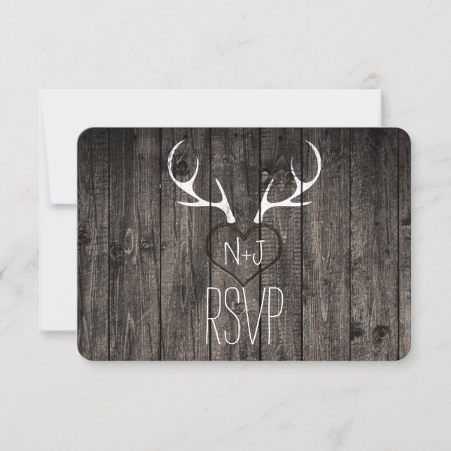 Rustic Deer Antlers & Carved Heart Wedding RSVP Einladung (Vorderseite)