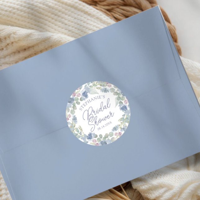 Rustic Dusty Blue Floral Wreath Bridal Shower Runder Aufkleber (Von Creator hochgeladen)