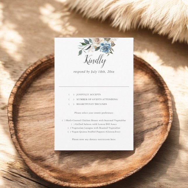 Rustic Dusty Blue Flowers Script Wedding RSVP Karte (Von Creator hochgeladen)