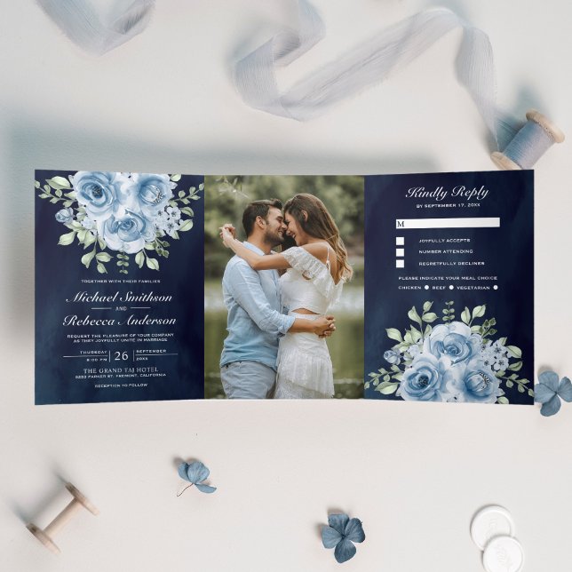 Rustic Dusty Blue Rose Foto Navy Blue Wedding Dreifach Gefaltete Einladung (Von Creator hochgeladen)