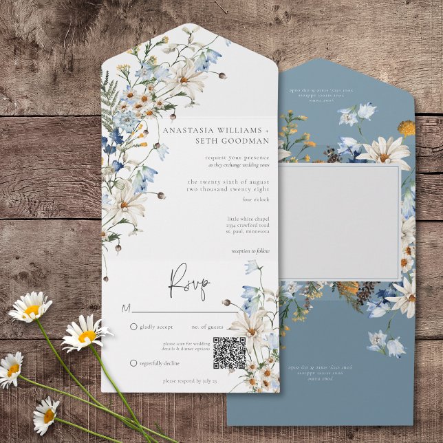 Rustic Dusty Blue Wildblumen & Daisies QR Code All In One Einladung (Rustic Dusty Blue Wildflowers & Daisies All In One Wedding Invitation with QR Code)