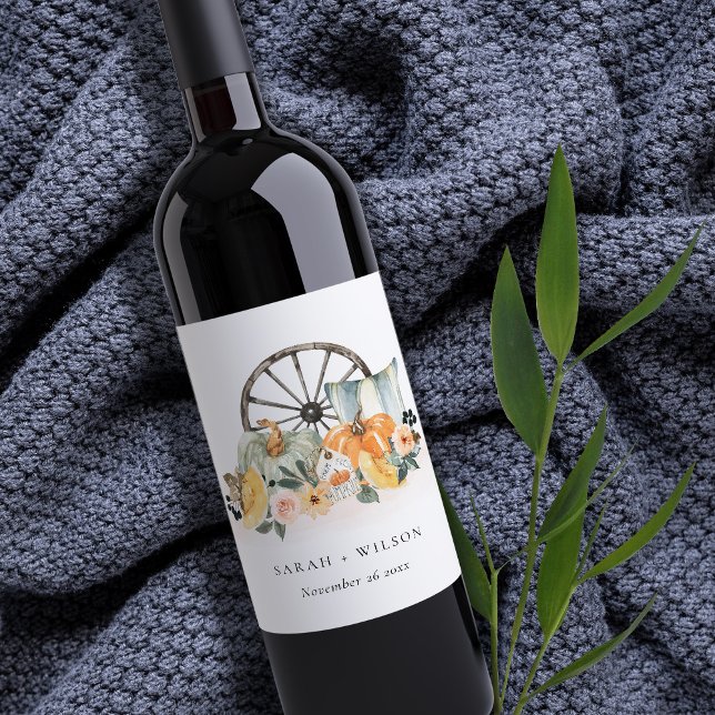 Rustic Fall Pumpkin Leafy Floral Wheel Wedding Weinetikett (Von Creator hochgeladen)