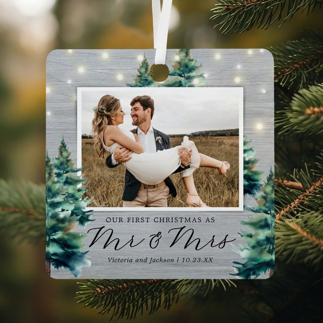 Rustic First Christmas Mr. & Mrs. Pine Tree Ornament Aus Metall (Von Creator hochgeladen)