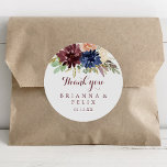 Rustic Gold Blätter floral Vielen Dank Gastgeschen Runder Aufkleber<br><div class="desc">Dieses rustikale Gold verlasse floralen Dank an die Gastgeschenk Hochzeit klassischen Rundaufkleber ist perfekt für eine moderne Hochzeit. Das Design ist mit handgezeichnet Aquarell lila, Marine, Rot, Bordeaux, Marine Blume, Grün und Gold Blätter. Machen Sie den Aufkleber mit Ihren eigenen Namen, der Veranstaltung (falls zutreffend) und dem Datum versehen. Diese...</div>