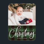 Rustic Green Kariert Frohe Weihnachts-Foto Magnet<br><div class="desc">Frohe Weihnachten! Bringen Sie eine Touch Feiertagsmagnet auf Ihre Zuhause mit unserem individualisierbaren Foto Christmas Magnet! Dieser Magnet ist perfekt für die Präsentation von gepflegten Erinnerungen geeignet und ermöglicht es Ihnen, dieses Foto mit Ihrem Lieblingsfest zu personalisieren. Ein ideales Geschenk für Familie und Freunde - kreieren Sie unvergessliche Seen für...</div>