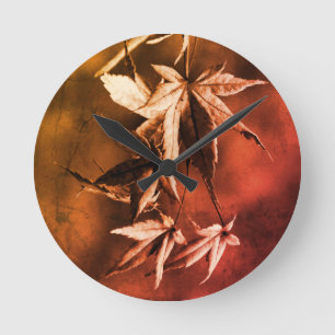 Rustic Japanese Maple Foliage Portrait Runde Wanduhr