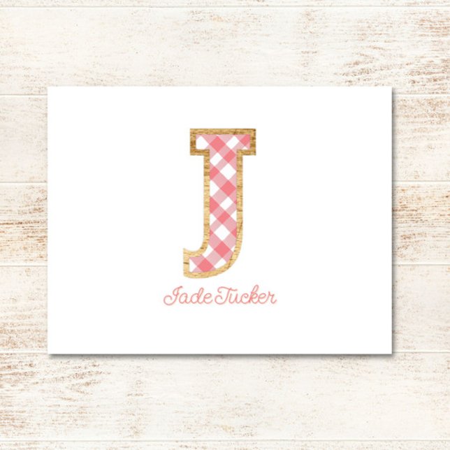 Rustic & Preppy "J" Pink Gingham on Wood Girly Mitteilungskarte (Von Creator hochgeladen)