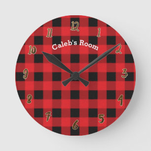 Rustic Red Black Buffalo Plaid Personalized Name Runde Wanduhr